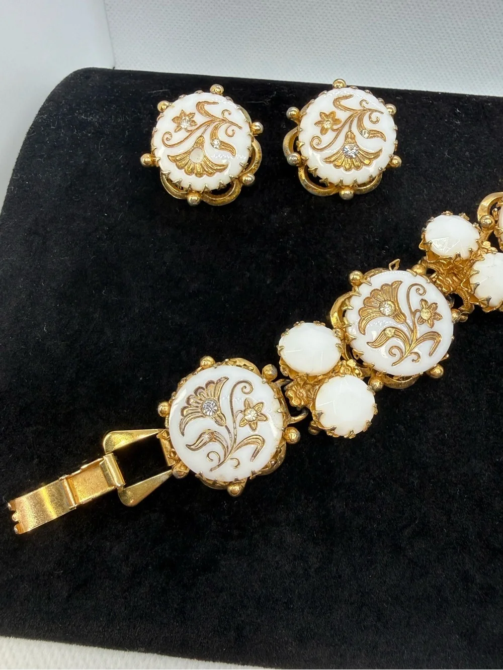 Vintage Milk Glass Floral Bracelet & Clip Earrings Demi Parure Set